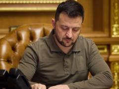 Зеленский подписал указы о синхронизации украинских санкций с пакетами ЕС: кого они касаются
