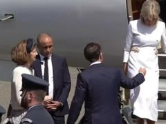  Это очень на нее повлияло : СМИ раскрыли, что стоит за странным поведением жены Макрона