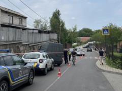Машина самовольно начала движение: под Киевом микроавтобус сбил насмерть ребенка. Подробности ДТП и фото