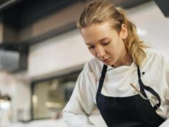 Украинцы активно осваивают новые работы: какие профессии пользуются спросом