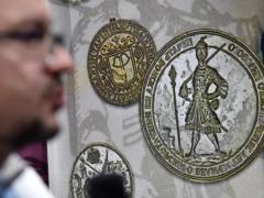 Печати, матрицы и гетманские символы: на выставке в Киеве представили редкие государственные артефакты