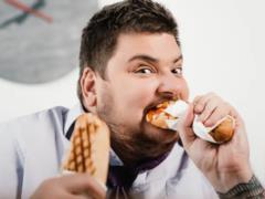 Ожирение чаще вызвано чрезмерным потреблением высококалорийной пищи, а не недостатком физической активности