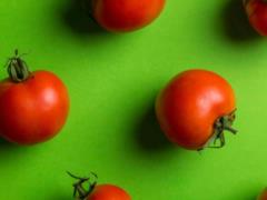 Чем и как часто удобрять помидоры, чтобы они выросли вкуснее