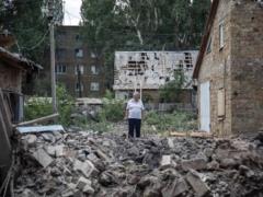 Известно, сколько жителей остается в зоне боевых действий на Донетчине