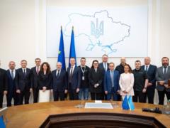 Обновленный Кабмин провел первое заседание