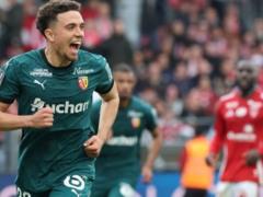 Roma passed Benfizi Borotbu for the Palmeiras Pilmeyras, Ale Vigil in the context of the Gravtsia Lans