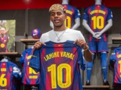 Sales of new Yamal T -shirts brought Barcelona record profit