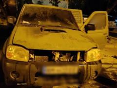 Сожгли четыре автомобиля за неделю: в Киеве задержали двух исполнителей