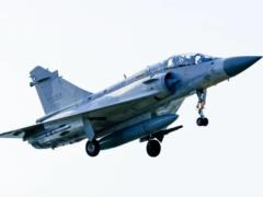 Во время вечернего полета разбился истребитель Mirage-2000: пилот катапультировался