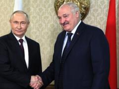 Лукашенко снова стучится в Кремлевскую кассу: Беларусь не может закрыть дефицит бюджета