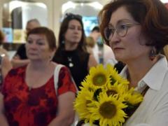 В Киево-Печерской лавре открыли выставку памяти погибших в Оленовке