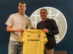 18 Ty Ty Zhnucerli hung up to Dynamo Zagreb