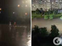 Выбраться можно только вплавь: ливень затопил целый город на Хмельнитчине. Фото и видео