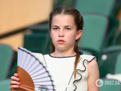 Папина дочка: 10-летняя принцесса Шарлотта, которая бессознательно повторяла все жесты Уильяма, стала звездой футбольного матча.