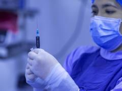 Ученые подсчитали, сколько жизней спасли вакцины против COVID-19