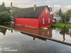 Спасатели устраняют последствия непогоды в пяти областях