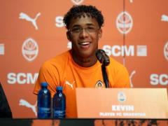 Kevin: Jump Neymar in front of the Pershoy l