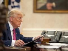 Трамп решил отложить на 90 дней повышение пошлин для Мексики: что случилось