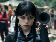 Главная звезда сериала  Уэнсдей  кардинально сменила образ перед премьерой второго сезона. Фото тогда и сейчас