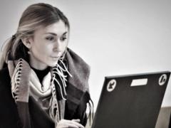  Одна из тех, кто говорил правду о войне : Зеленский наградил орденом Свободы журналистку Викторию Рощину, которая погибла в рос