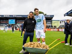 Кращий гравець матчу чемпіонату Данії отримав в якості нагороди візок з картоплею