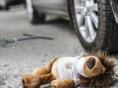 На Волыни 11-летний мальчик наехал автомобилем на двухлетнюю сестру: ребенок погиб на месте