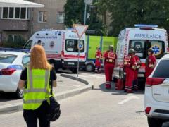 Возле  МакДональдса  в Черкассах произошла стрельба, а сейчас вооруженный мужчина находится внутри заведения - полиция