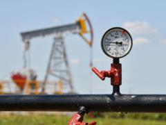 Нефть дешевеет перед саммитом на Аляске