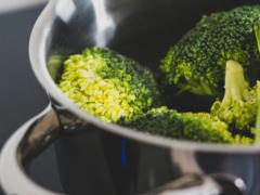 Перестаньте варить брокколи и цветную капусту: как необычно приготовить привычные овощи