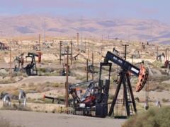 Нефть дешевеет на фоне переговоров по Украине