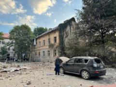 Во Львове ракеты попали в жилой район: есть погибший и пострадавшие