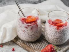 Вкуснее, чем любой торт: легкий десерт матча-малина с чиа для тех, кто не есть сладкое
