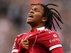 Hero Match of Newkadloma Odrima Neviy contract vid Liverpool