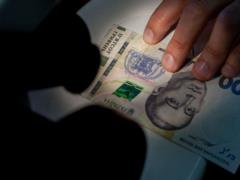 Украинцам стали реже  выдавать  поддельные деньги: какие купюры самые опасные