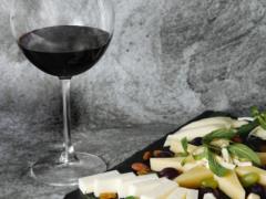 Вино и сыр: дуэт, улучшающий работу мозга