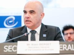 Генсек Совета Европы приступает к работе после лечения