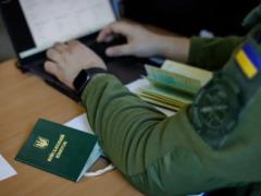 Предприятиям хотят разрешить бронировать работников, которые не оформили учетные документы