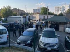 В Луцке толпа повредила автомобиль ТЦК