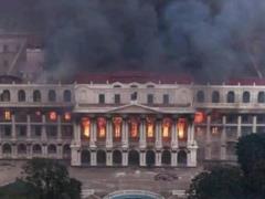 Появилось видео пожара в здании парламента Непала