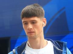 Ультрас киевского  Динамо  забросали скамейку запасных команды ватой