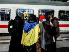 Украинским беженцам в Польше сократили выплаты: Сейм принял соответствующий закон
