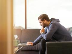 Повышение зарплат существенно изменило рынок труда: повлиял ли выезд 18-22 летних мужчин за границу