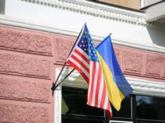 Большинство украинцев считают, что Украина должна продолжить борьбу против РФ даже без поддержки США - опрос