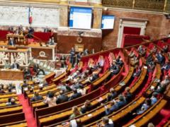 Во Франции активист отправил депутатам 600 презервативов