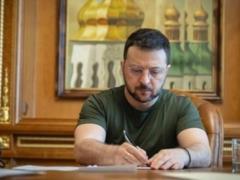 Зеленский ввел три пакета санкций
