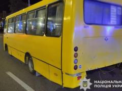 В Киеве пьяный водитель Mercedes врезался в маршрутку