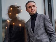 Тарас Тополя поделился архивными фото: как он выглядел 17 лет назад