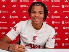 NSUMOA PIDSISHING PERSHEN Professional Contract IZ Liverpool
