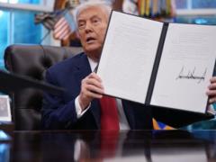 Трамп объявил новые пошлины на импорт лекарств, грузовиков и мебели