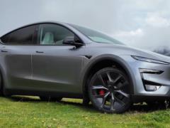 Мощное исполнение самого доступного кроссовера Tesla показали в деталях